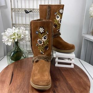 Report Nanuk Womens Boots size 9.